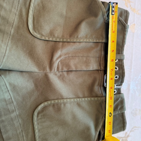 Shorts - Picture 3 of 4